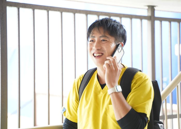 スタッフ後ろ姿の参考例