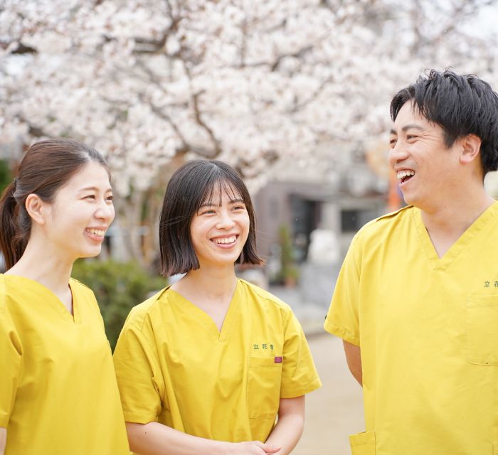 スタッフ笑顔の参考例